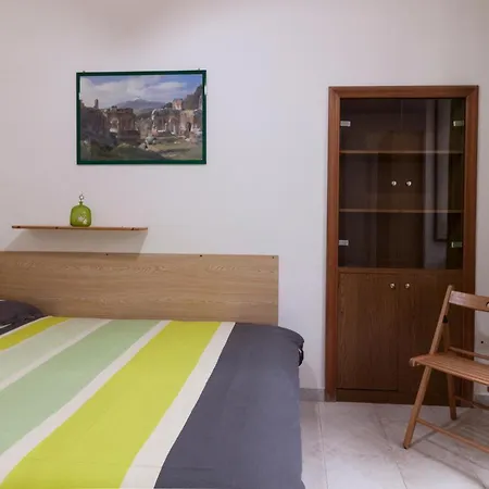 Couette-café Etnuvio, Double In Naples