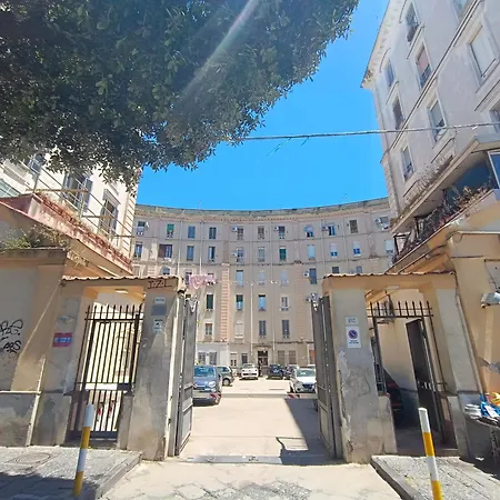 Couette-café Etnuvio, Double In Naples