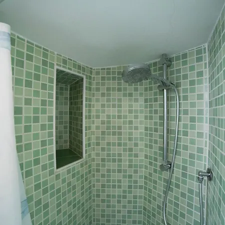 Etnuvio, Double In Bed and Breakfast